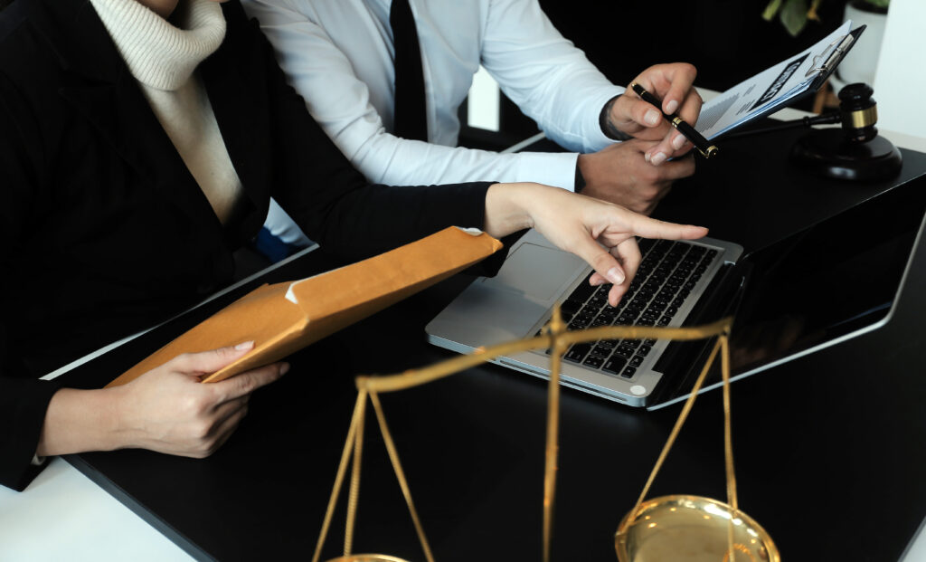 Umowy, zmiany w KRS i przekształcenia firmy e-commerce Umowy Udziałowców, Zmiany w KRS i Przekształcenia Firmy E-commerce – Rola Notariusza